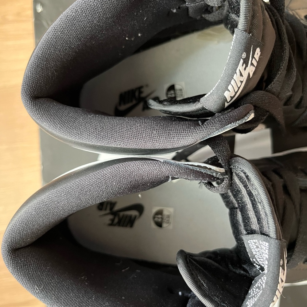 Air Jordan 1 Retro High OG "Black & White" - Picture 6 of 9